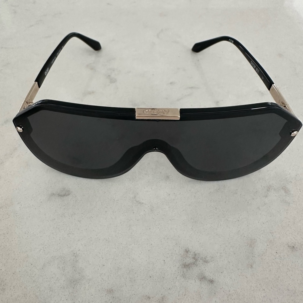 Quay Australia ShowBiz Black and Gold Shield Sunglasses - Picture 7 of 10